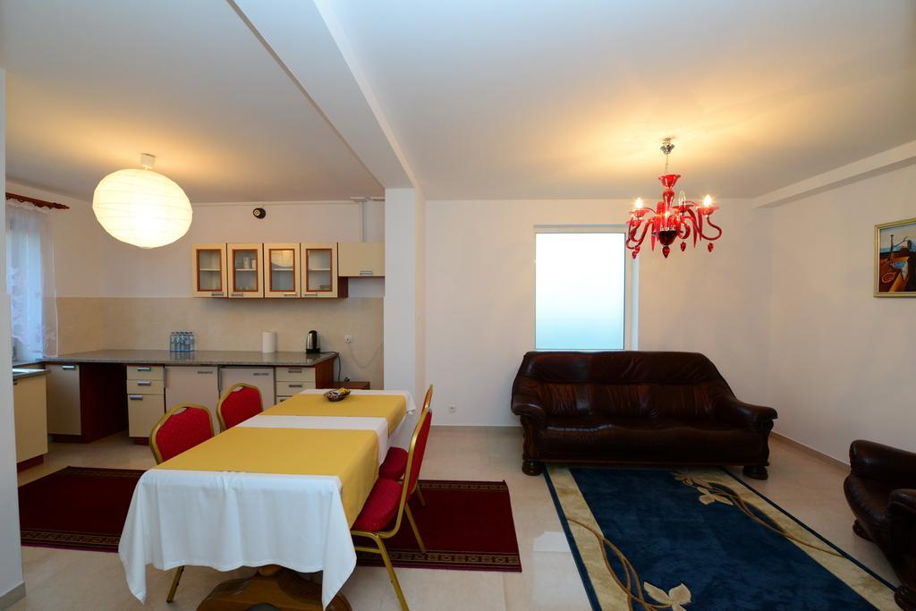 B&B Airport Modlin Nowy Dwor Mazowiecki Ruang foto